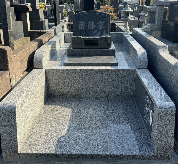 千葉市の桜木霊園の洋型墓石