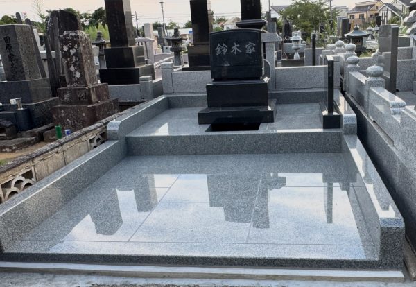 成田市の三里塚緑ヶ丘墓地の洋型墓石